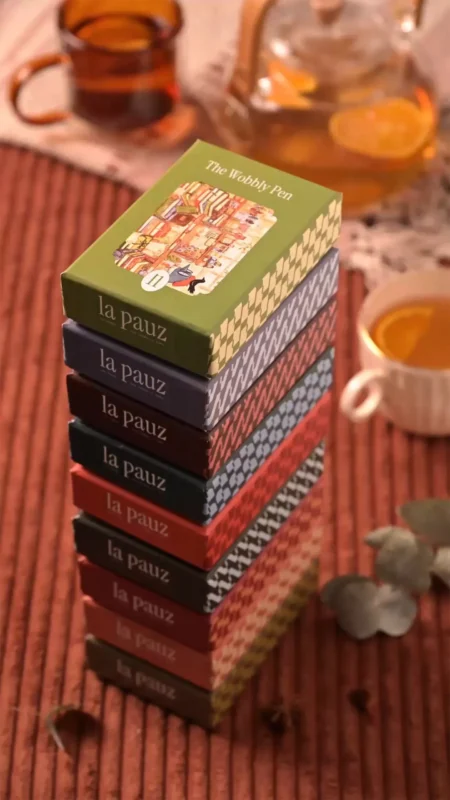 pile de boites de mini puzzles La Pauz, packagings et boites de qualité.